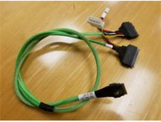 Broadcom LSI internal U.3 cable 1.0 m SlimLine x8 (SFF-8654) do 2x U.2 NVMe drive x4 (SFF-8639)
